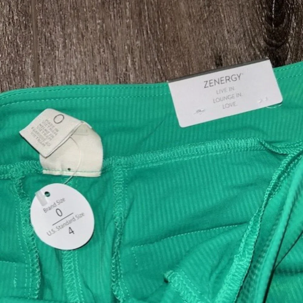Chicos Shorts Womens Small Green Golf Zenergy Size 0 - Picture 3 of 4